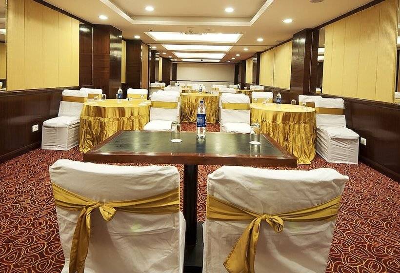 فندق The Golden Plaza