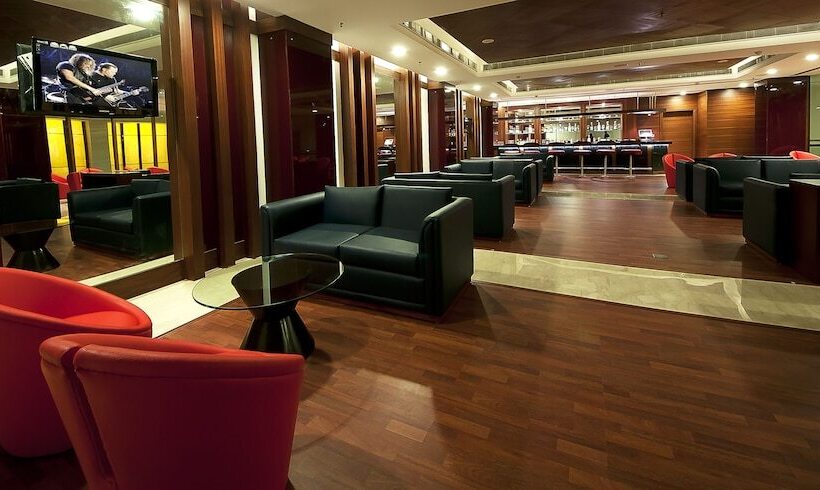 فندق The Golden Plaza