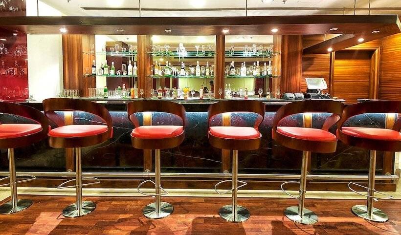 فندق The Golden Plaza