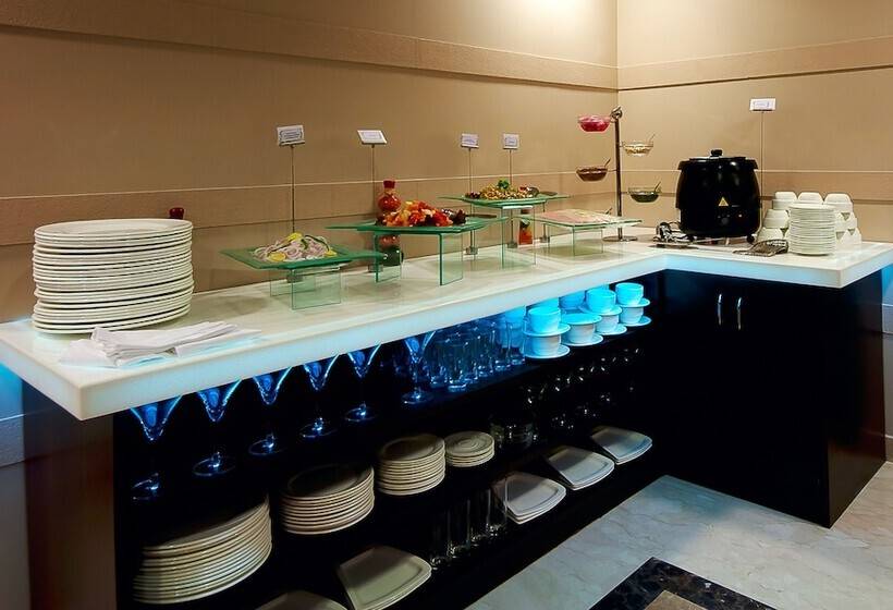 فندق The Golden Plaza