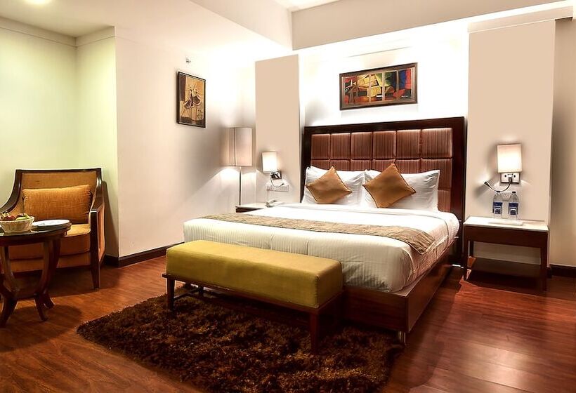 فندق The Golden Plaza