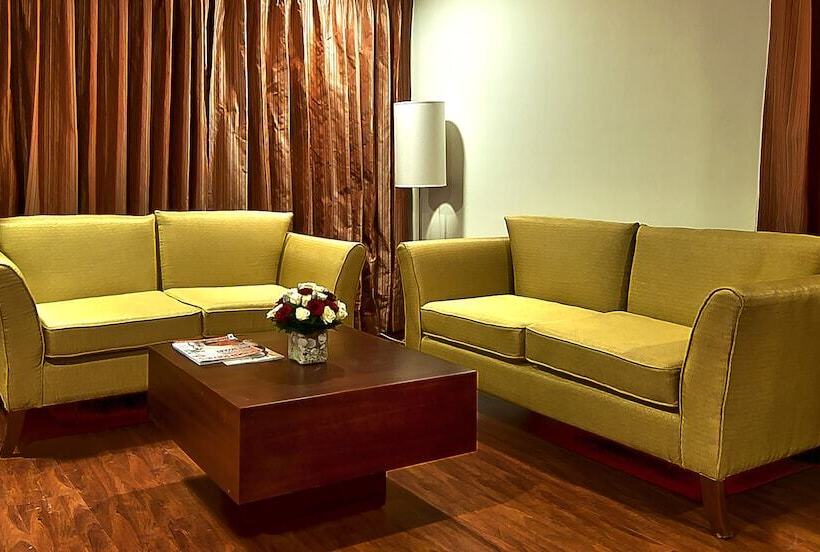 فندق The Golden Plaza