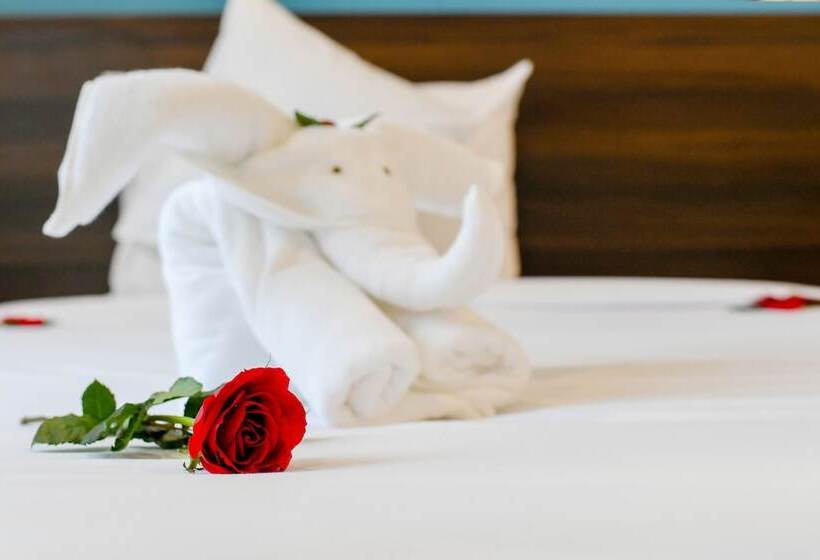 هتل Hoi An Dream City