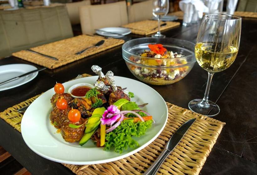 ホテル Honeyguide Tented Safari Camps   Mantobeni