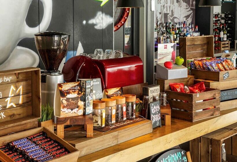 ホテル Ibis Brighton City Centre   Station