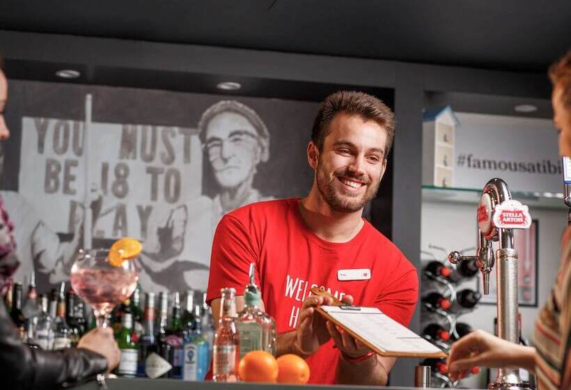 ホテル Ibis Brighton City Centre   Station