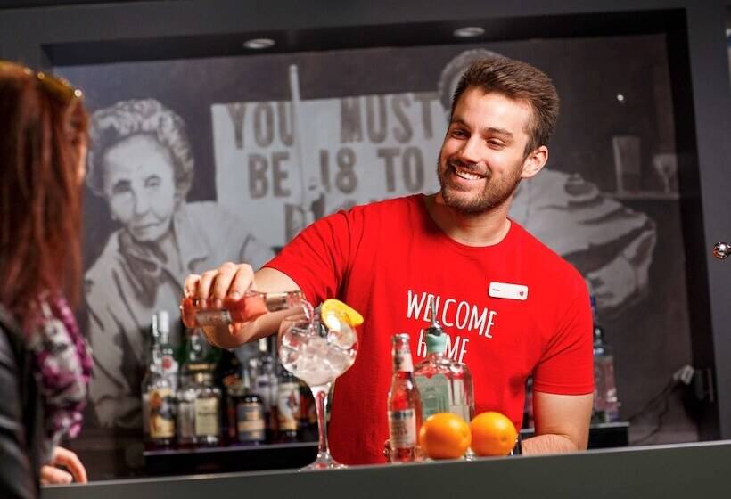 ホテル Ibis Brighton City Centre   Station