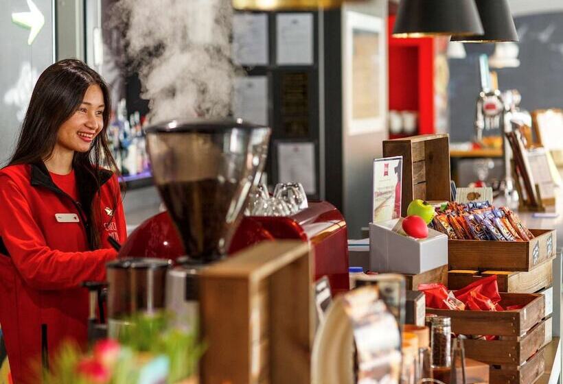 ホテル Ibis Brighton City Centre   Station