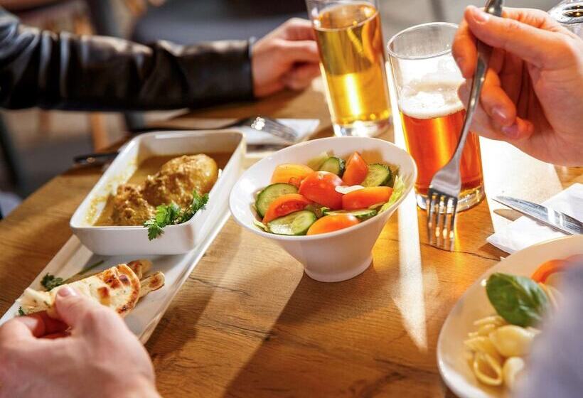 ホテル Ibis Brighton City Centre   Station