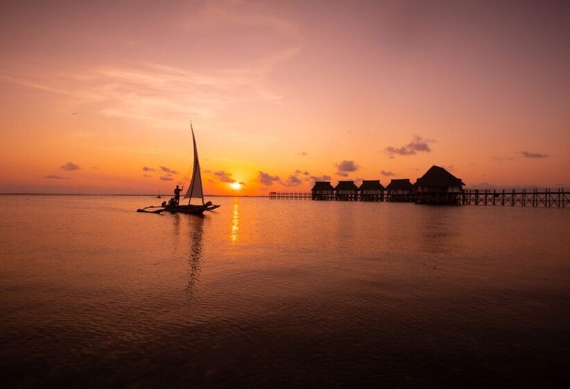 בית מלון כפרי Konokono Beach Resort And Isaraya Luxury Overwater Villas