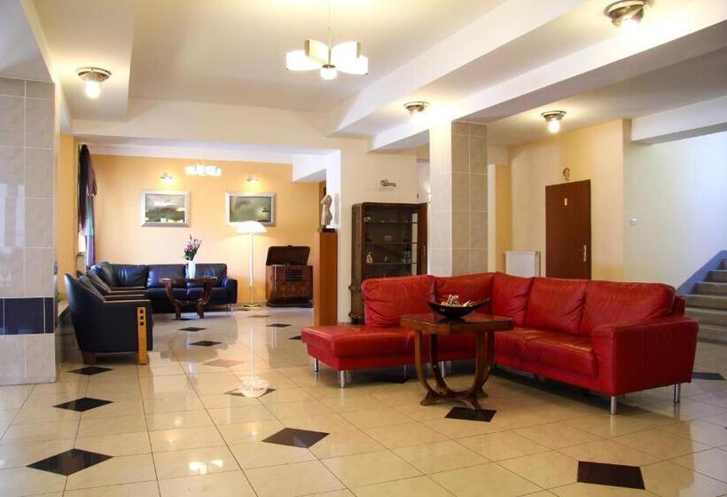 فندق Korona
