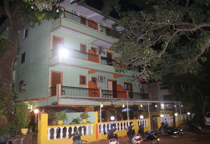 هتل Krish Holiday Inn