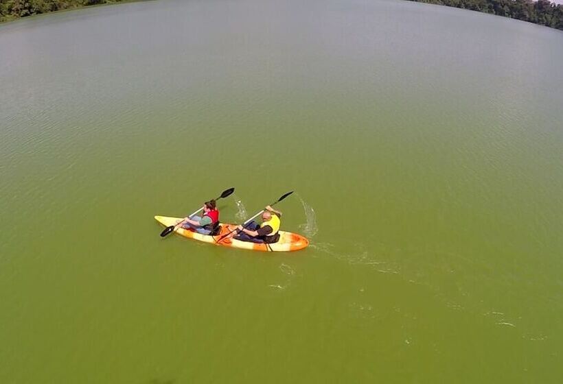 هتل Lake Duluti Lodge