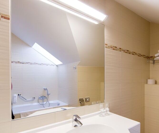 Отель Leo Station, Villa Et Annexes