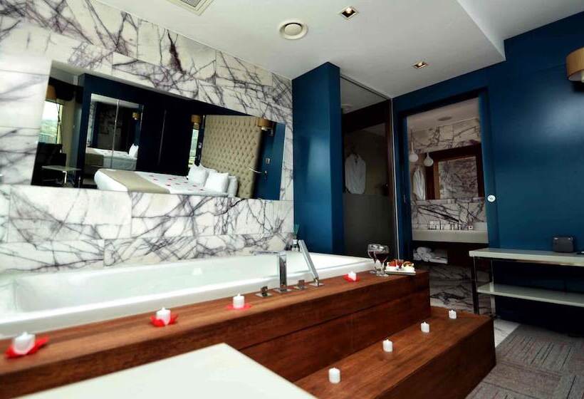 هتل Ramada Encore By Wyndham Izmir