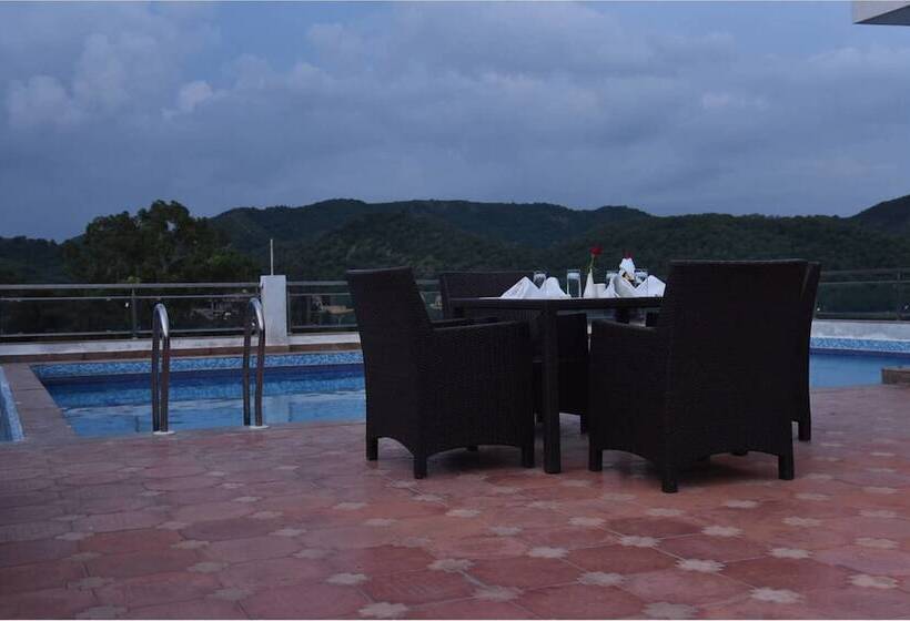 בית מלון כפרי Regenta Central Jal Mahal, Jaipur