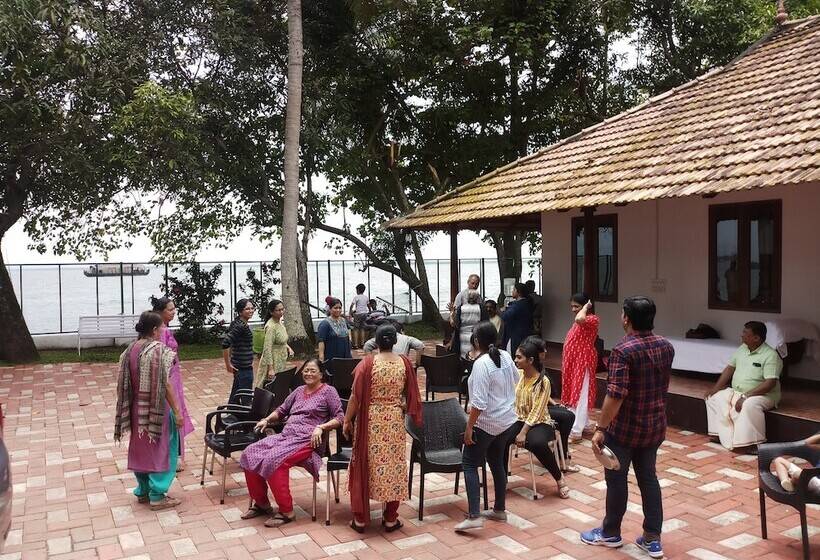 فندق Saro Lake County