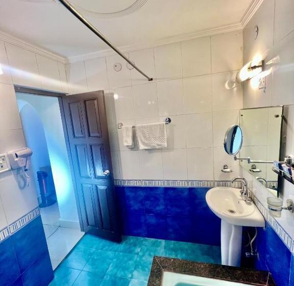 ホテル Sea Hawk Hill Resort A Luxury Boutique Resort, 20 Km From Nainital