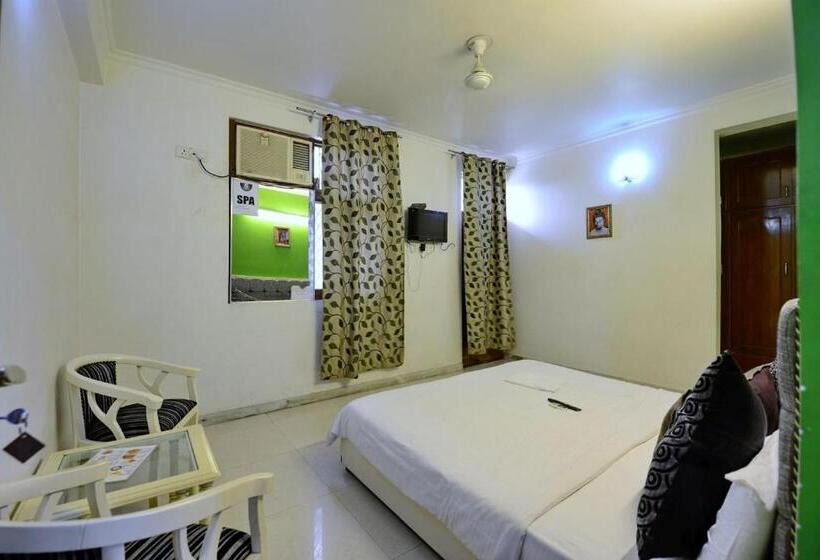 ホテル Silver Leaf Noida