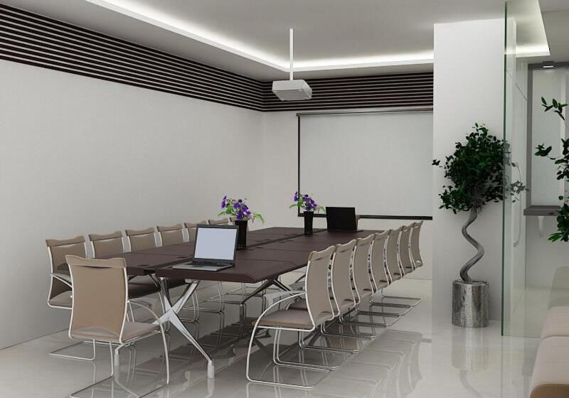 ホテル Silver Leaf Noida