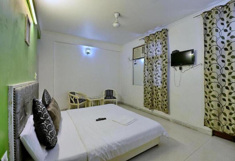 ホテル Silver Leaf Noida