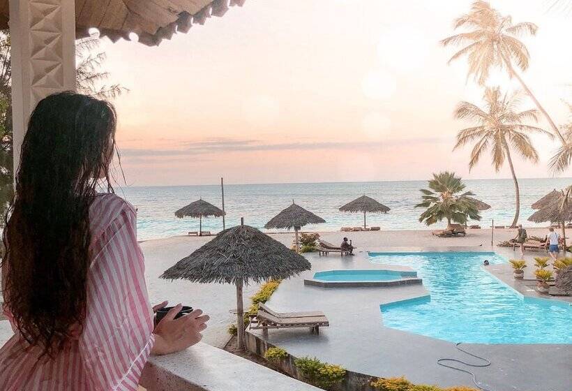 Отель Smiles Beach