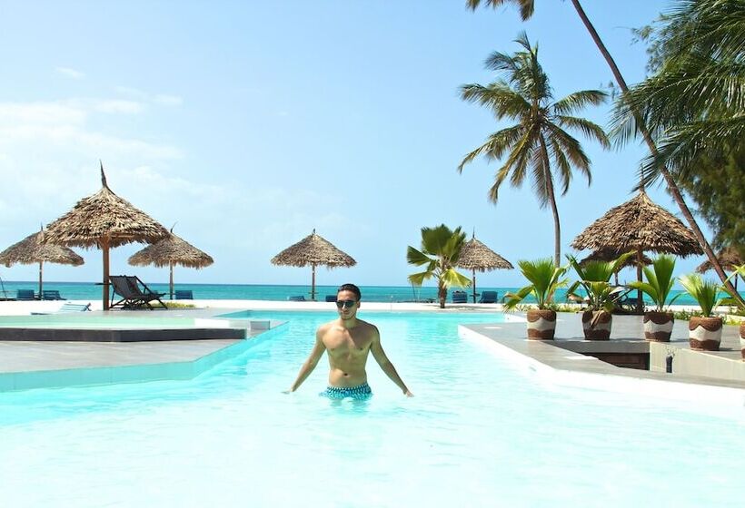 Отель Smiles Beach