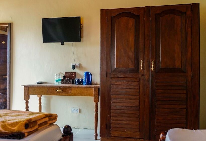 Отель Smiles Beach