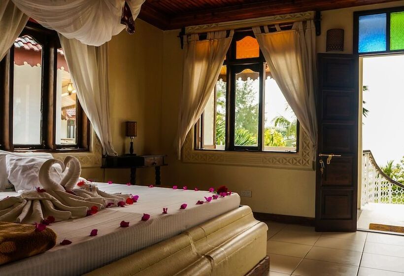 Отель Smiles Beach