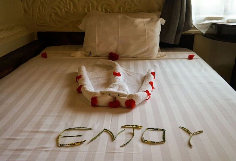 Отель Smiles Beach