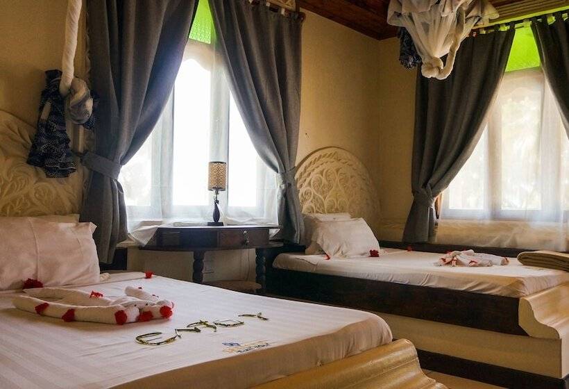 Отель Smiles Beach