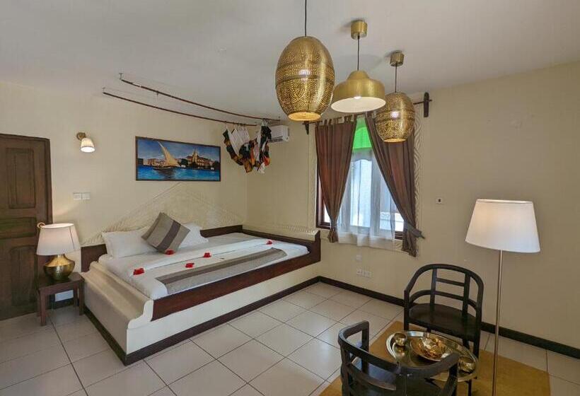 Отель Smiles Beach