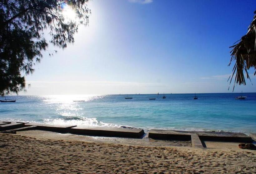 Отель Smiles Beach