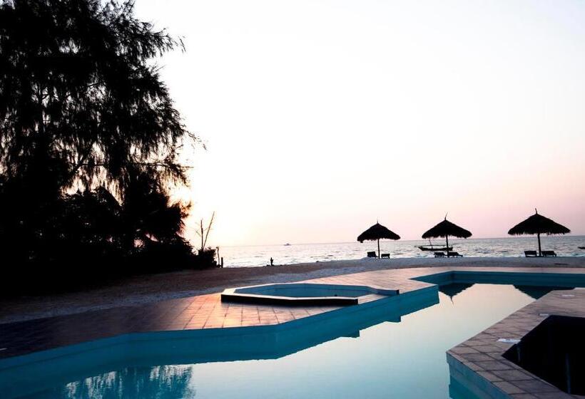 Отель Smiles Beach