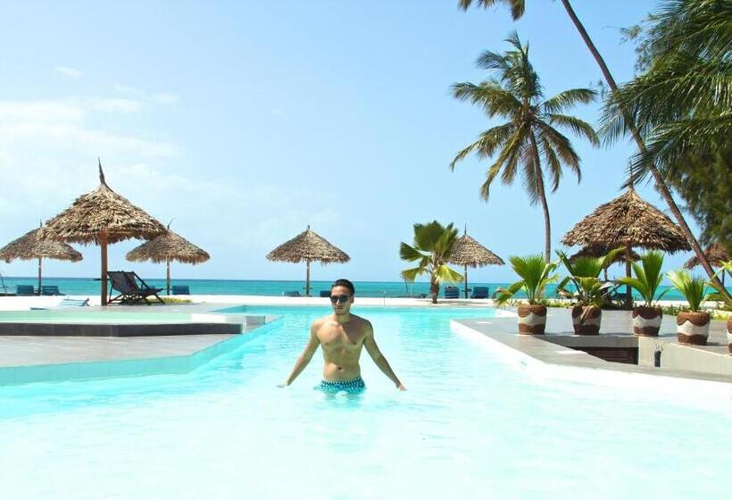 Отель Smiles Beach