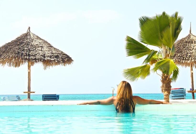 Отель Smiles Beach