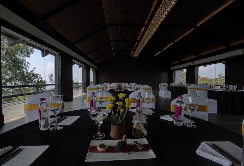 هتل Taj Madikeri Resort & Spa Coorg