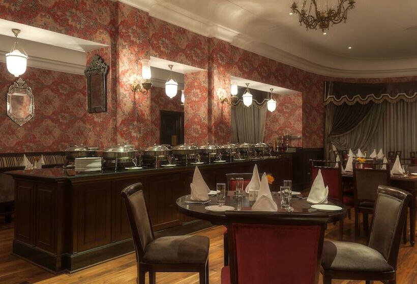 Hotel The Claridges Nabha Residence