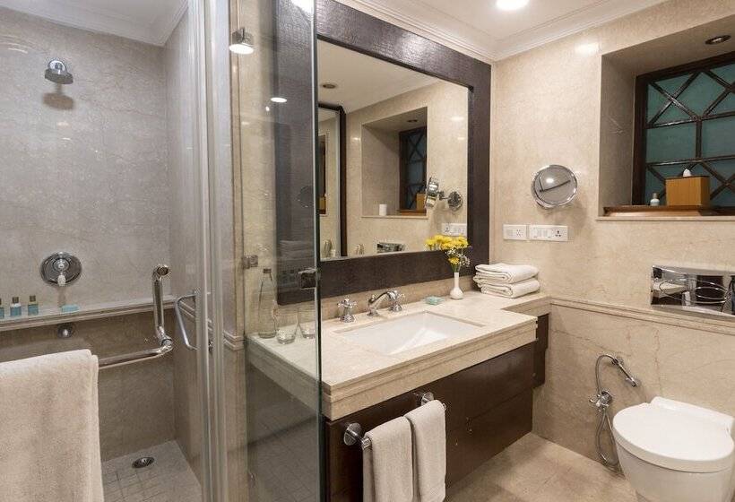 Hotel The Claridges Nabha Residence