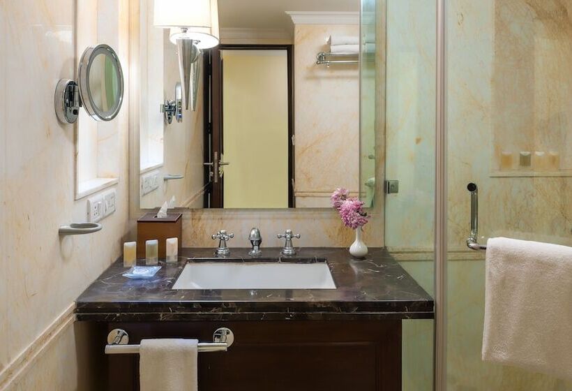 Hotel The Claridges Nabha Residence