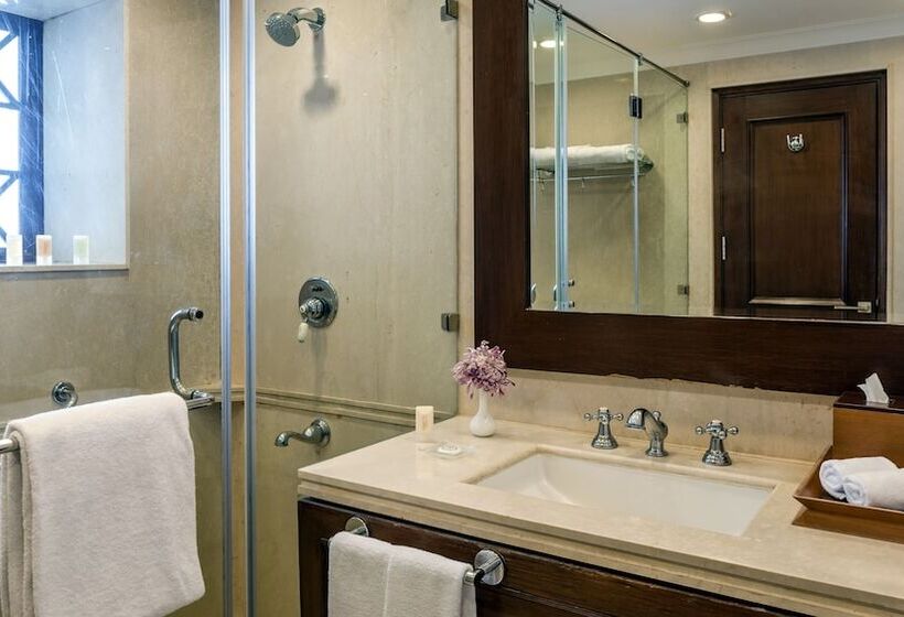 Hotel The Claridges Nabha Residence