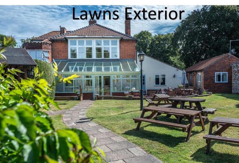 فندق The Feathers Holt