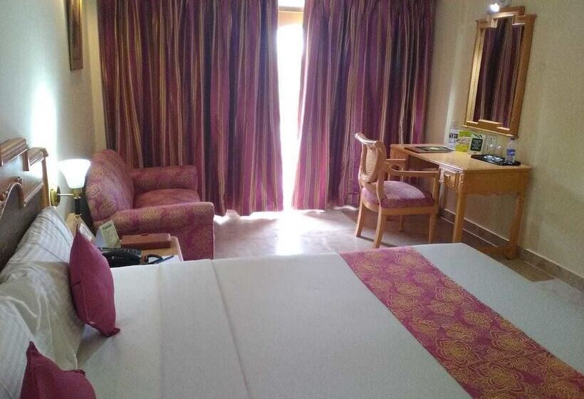 בית מלון כפרי The Golden Retreat