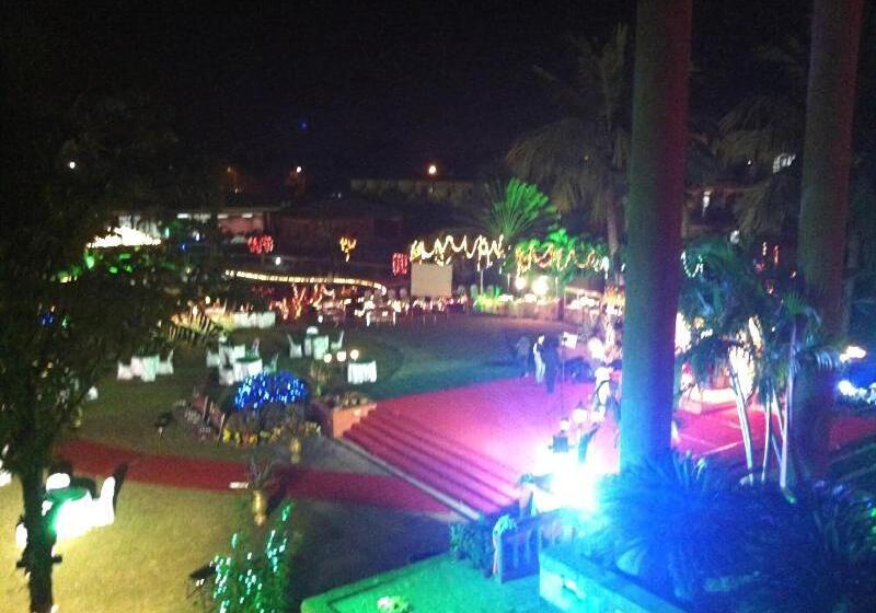 בית מלון כפרי The Golden Retreat