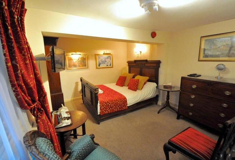 ホテル The Greyhound Coaching Inn