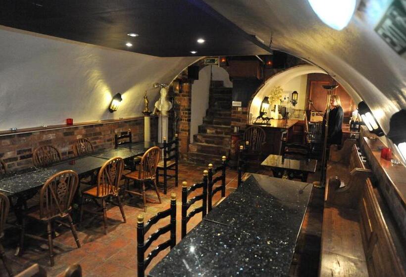 ホテル The Greyhound Coaching Inn