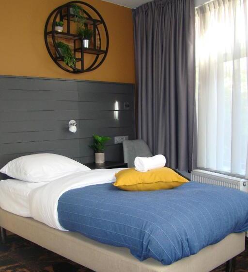 هتل The Happy Traveler