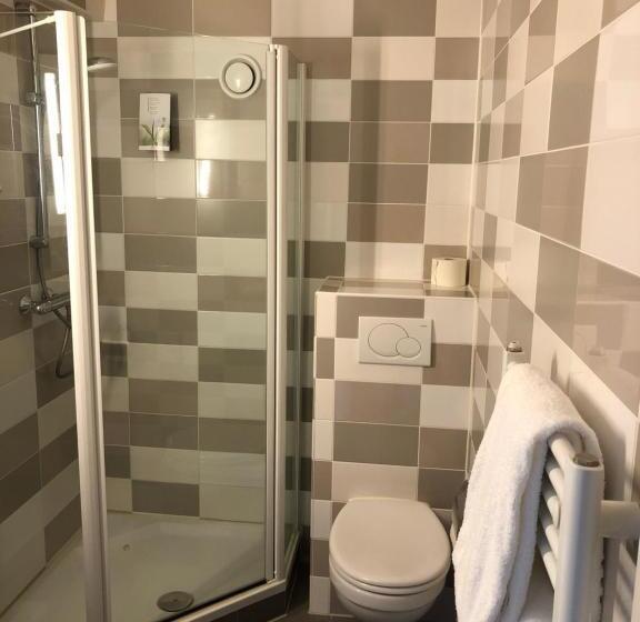 هتل The Happy Traveler