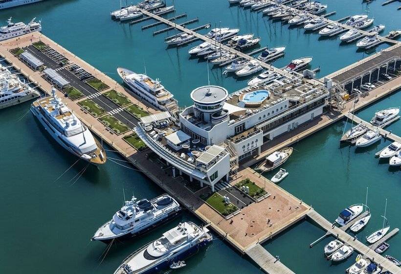 ホテル Yacht Club Marina Di Loano