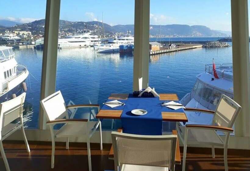 ホテル Yacht Club Marina Di Loano